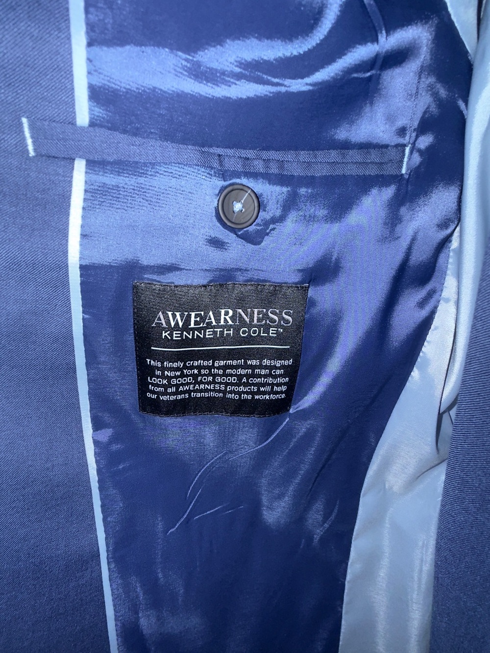 Kenneth Cole AWEARNESS Men's Navy suit 40R jacket and 34x32 pant